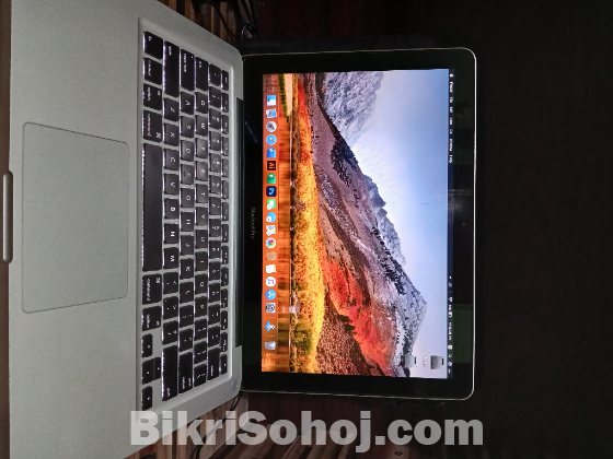 Apple MacBook Pro i7